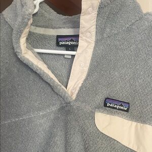 Patagonia Light Gray Fleece with Cream Accents